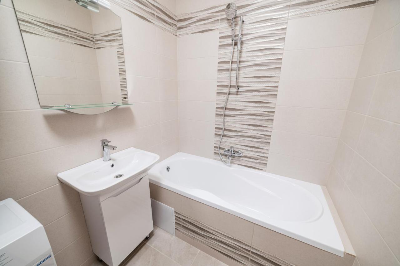 Центр Міста! Затишні Квартири В Новобудові! Aparthotel Ujhorod Exterior foto
