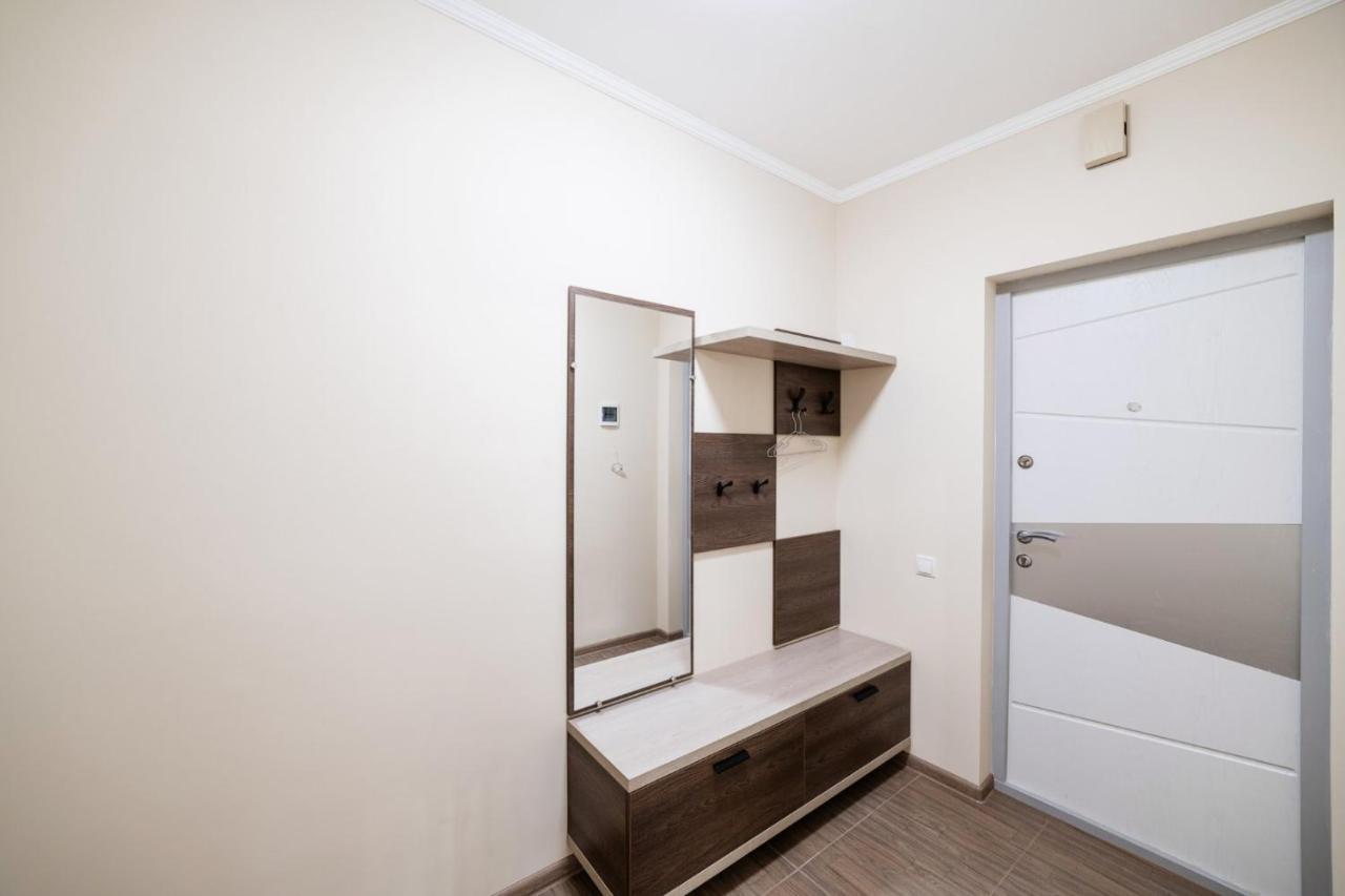 Центр Міста! Затишні Квартири В Новобудові! Aparthotel Ujhorod Exterior foto