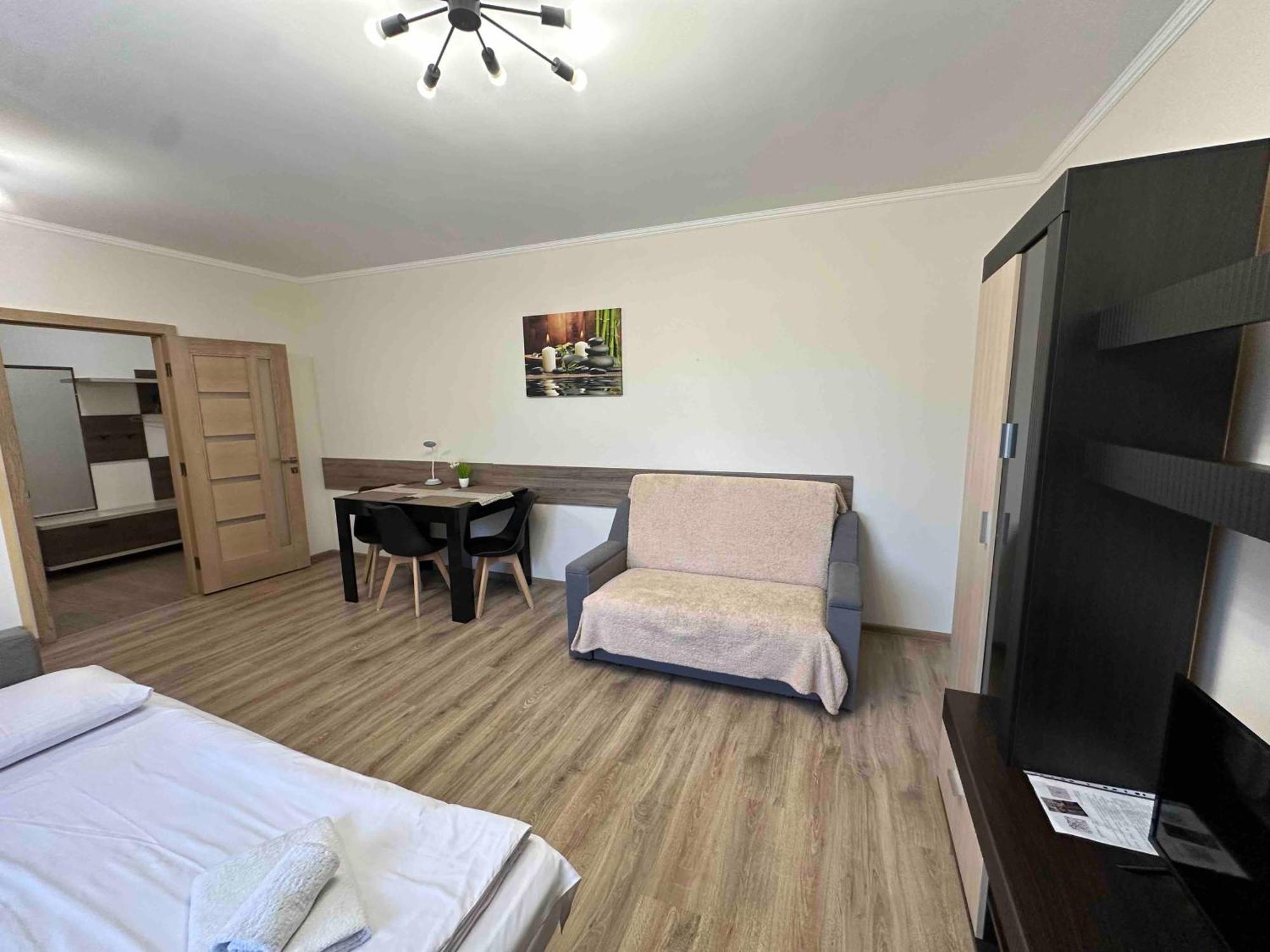Центр Міста! Затишні Квартири В Новобудові! Aparthotel Ujhorod Exterior foto